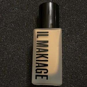 IL MAKAGE FLAWLESS FOUNDATION